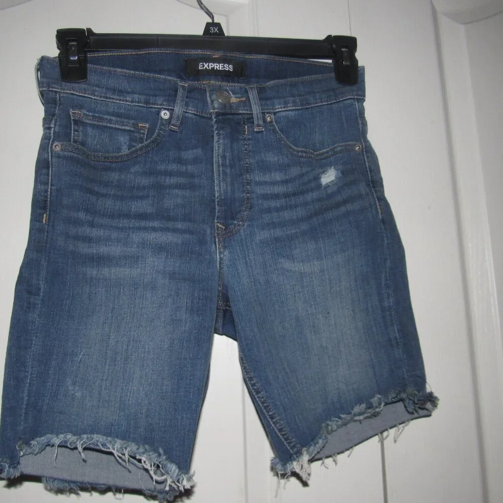Express Denim Perfect Bermuda Shorts Size 6 – High Rise Distressed Raw Hem